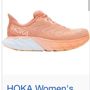 LIKE NEW Hoka arahi 6 in coral/white